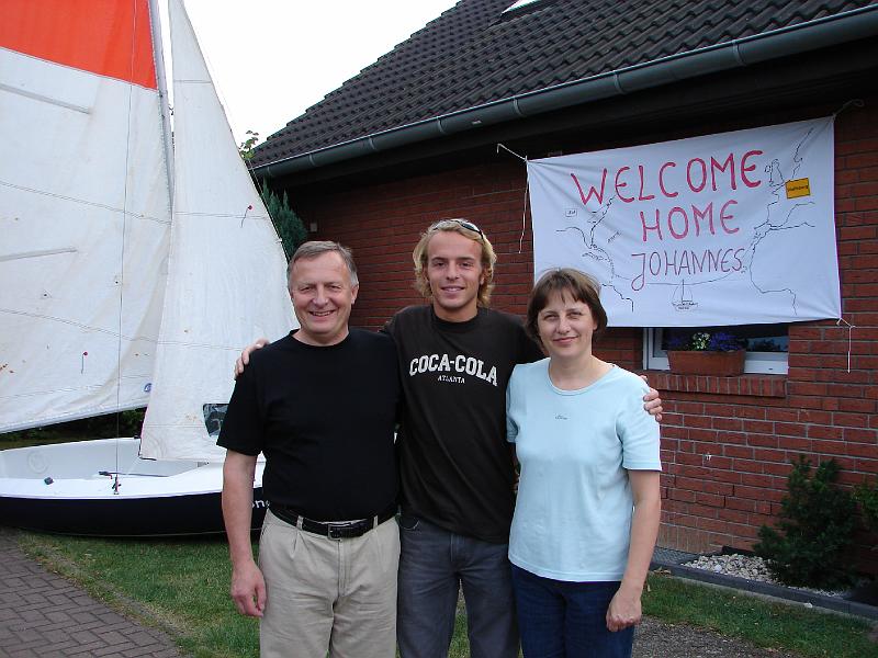 05_08_06 120.jpg - Zuhause erwarten mich meine Eltern und meine Familie mit Freuden. Wir sind alle glücklich, dass ich so wohlbehalten zurück gekommen bin.